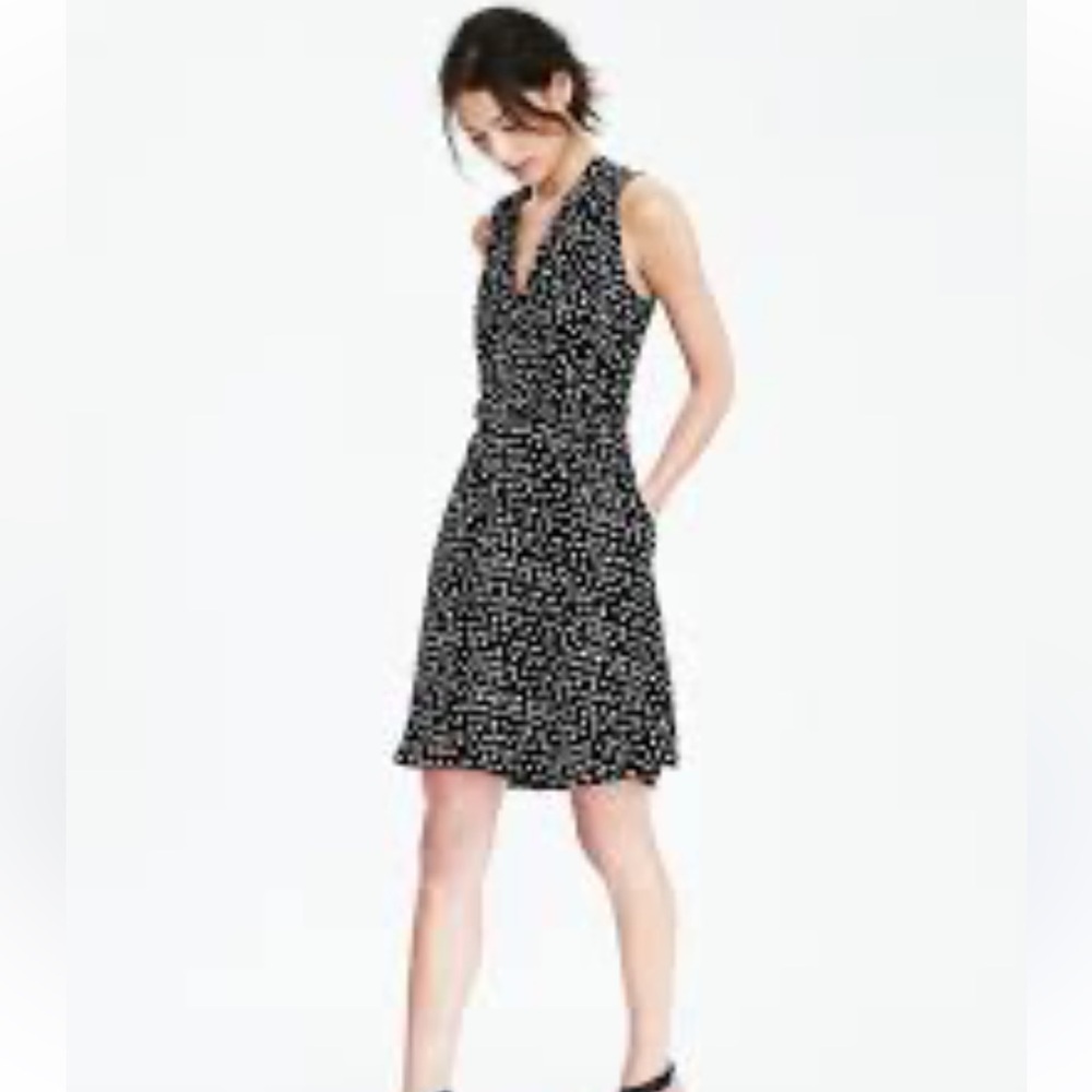 Banana Republic Polka Dot  V Neck Viscose Dress Size 8